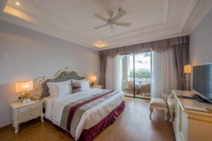 Deluxe-king-vinpearl-resort-and-golf